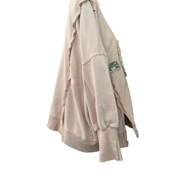 Easel Ladies Medium Pink Oversized LOVE Raw Hem Patches Floral Sweatshirt - Picture 7 of 12